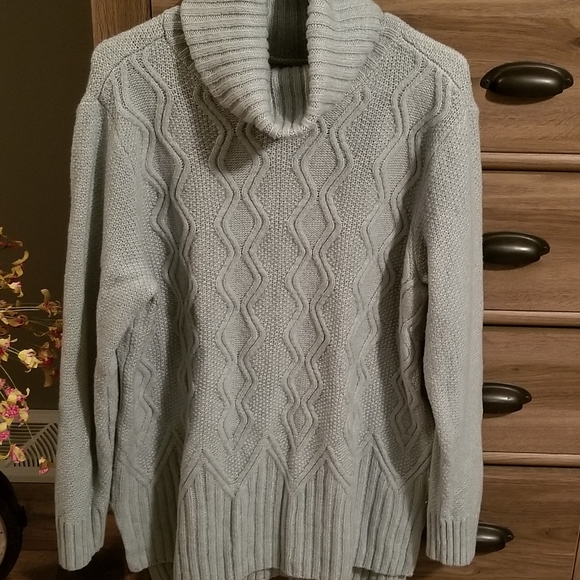 3 womens sweaters - Picture 6 of 6